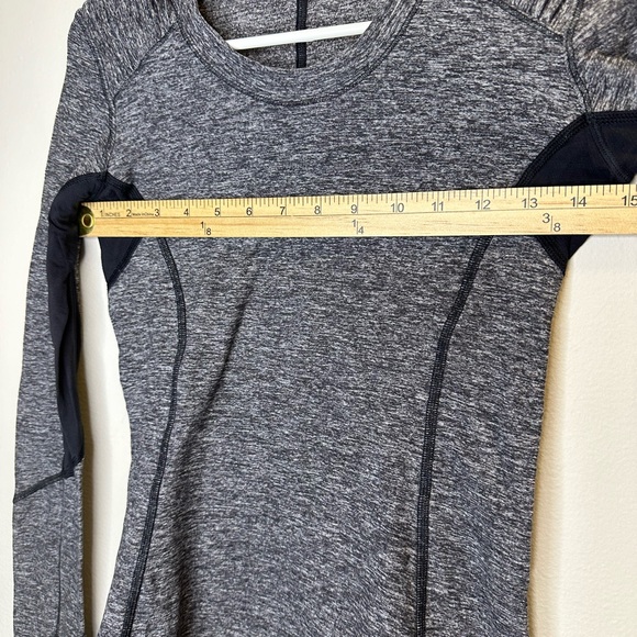 Lululemon Star Runner Women Activewear Top 4 Gray Zipped Pocket Long Sleeve Tee - Picture 4 of 6